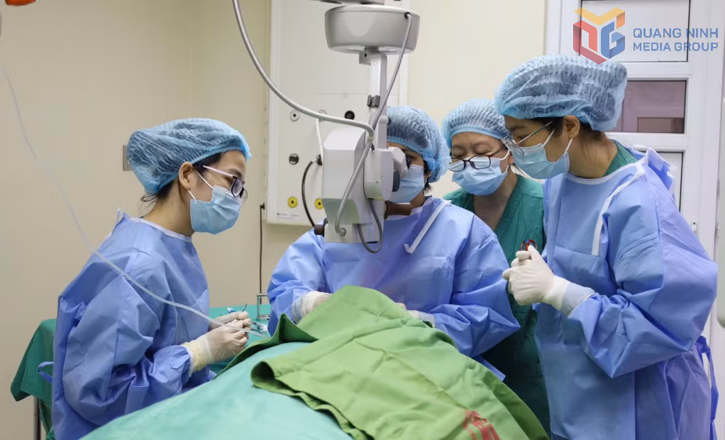 Ca ghép giác mạc đầu tiên tại Bệnh viện Việt Nam - Thụy Điển Uông Bí (tháng 4/2026).