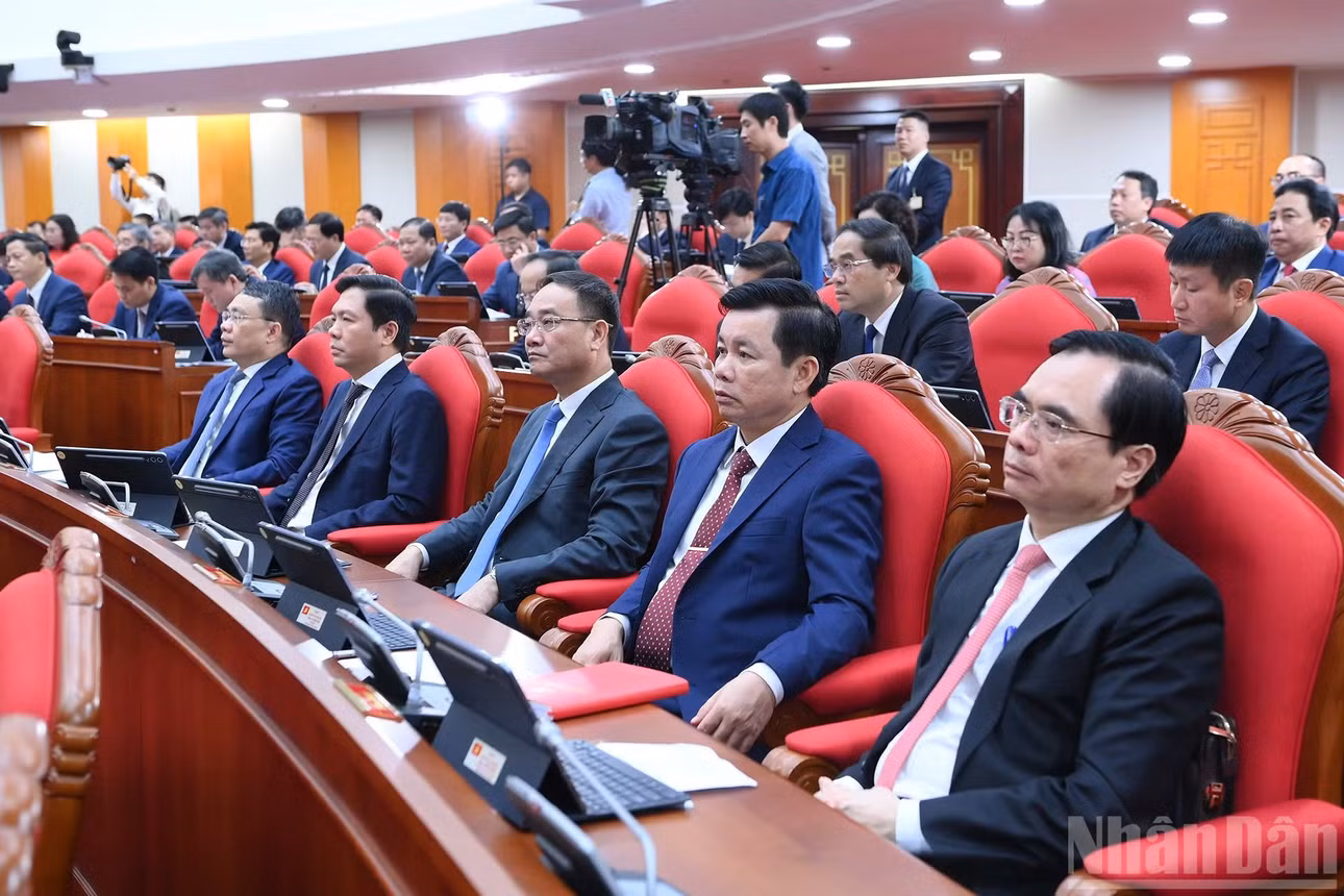 Các đại biểu dự phiên khai mạc hội nghị.