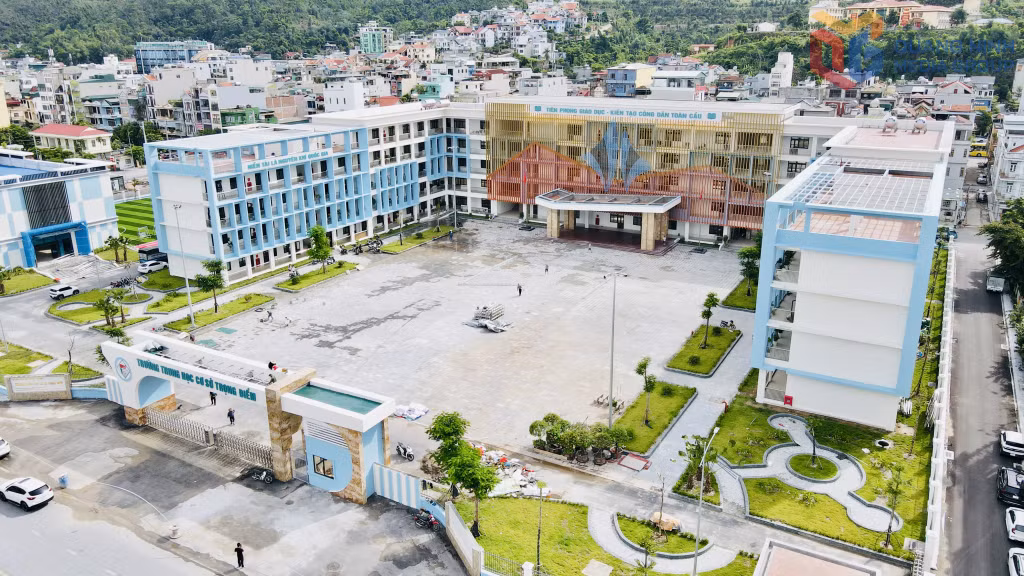 Trường THCS Trọng Điểm (phường Hạ Long) được đầu tư hiện đại, đáp ứng nhu cầu dạy và học theo chương trình giáo dục phổ thông 2018. Ảnh: Hoàng Nga