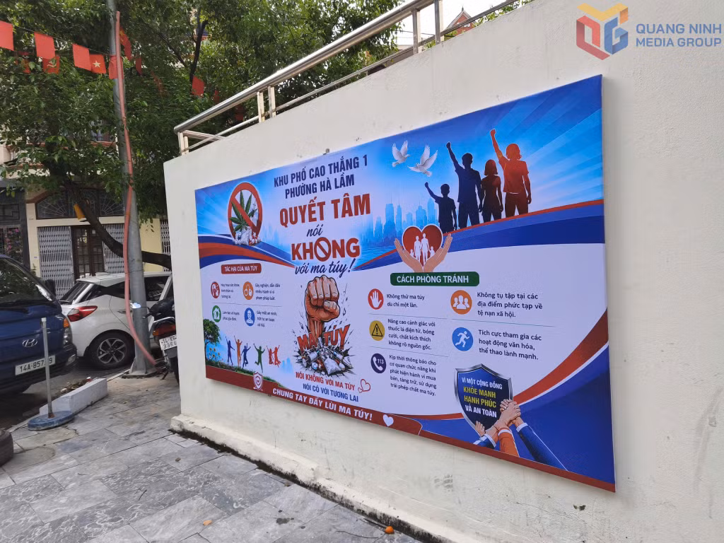 Pano tuyên truyền phòng, chống ma túy được lắp đặt tại khu Cao Thắng 1A, phường Hà Lầm, góp phần nâng cao nhận thức và huy động người dân tham gia xây dựng địa bàn không ma túy.