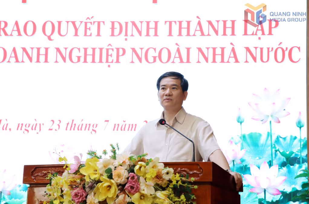 Đồng chí Vũ Quyết Tiến, Phó Bí thư Tỉnh ủy, Chủ tịch Ủy ban MTTQ tỉnh, Trưởng Ban Chỉ đạo xây dựng tổ chức Đảng doanh nghiệp ngoài Nhà nước tỉnh, phát biểu chỉ đạo tại hội nghị.