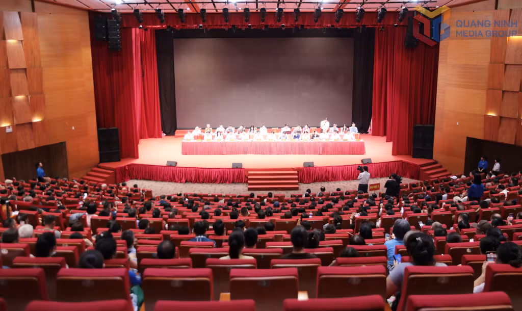 Quang cảnh hội nghị.