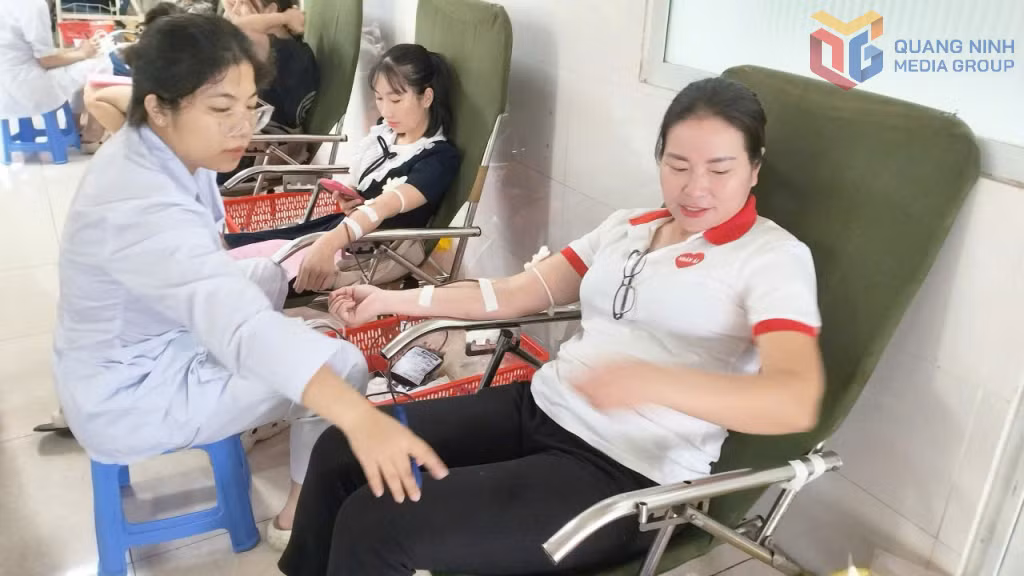 Thành viên CLB Giọt Hồng biên cương tham gia hiến máu tình nguyện (tháng 4/2026).