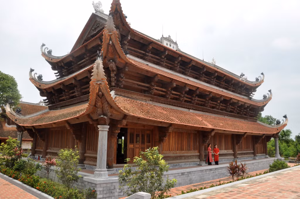 Chùa Quỳnh Lâm được đầu tư tôn tạo theo Quy hoạch tổng thể về bảo tồn và phát huy giá trị khu di tích lịch sử nhà Trần ở TX Đông Triều. Ảnh: Ngọc Mai
