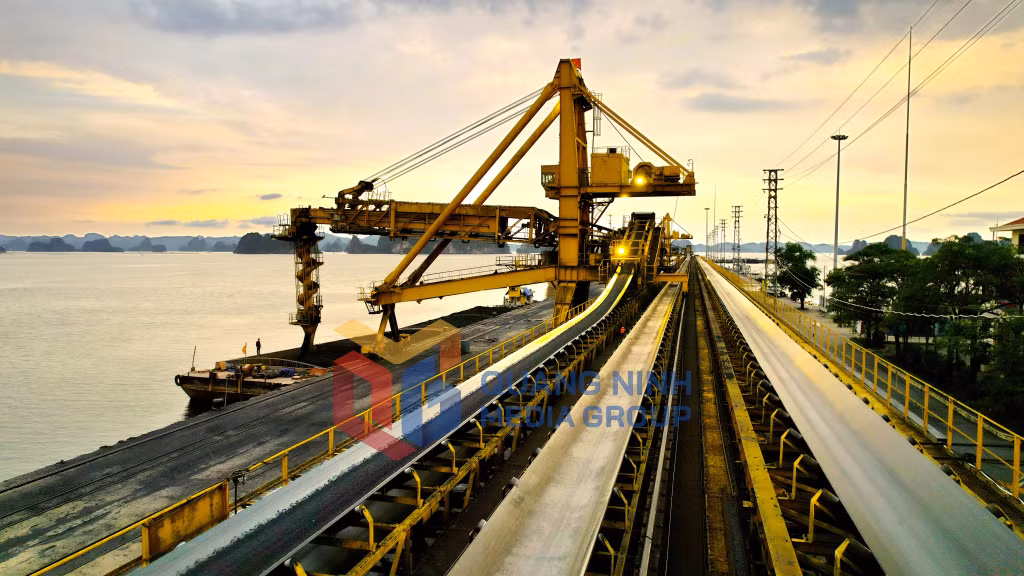 2023-08_Than được sàng tuyển, chế biến trước khi tiêu thụ tại cảng Cửa Ông (Công ty Tuyển than Cửa Ông). Ảnh: Quốc Khương (CTV)