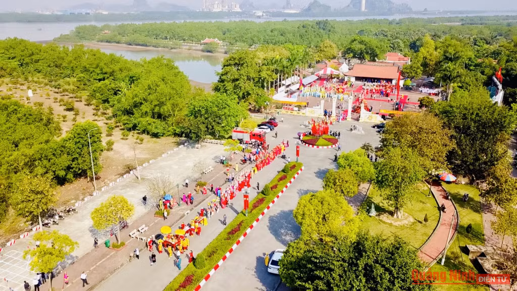 Lễ hội truyền thống Bạch Đằng năm 2022 được khai mạc tại Khu di tích quốc gia đặc biệt Bạch Đằng (TX Quảng Yên). Ảnh: Mai Linh