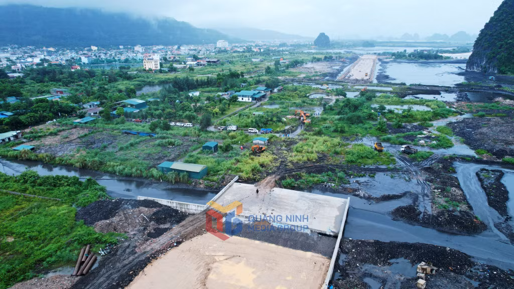 Dự án đường nối từ đường Vũng Đục, phường Cẩm Đông đến phường Cẩm Sơn chưa triển khai thi công toàn tuyến do vướng mắc mặt bằng các hộ dân