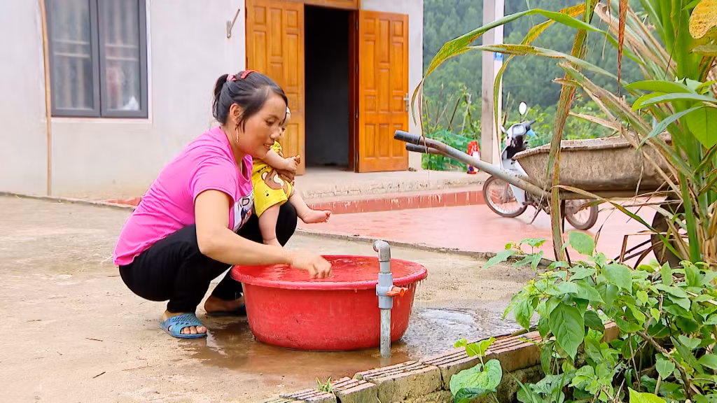 Người dân các xã vùng cao của huyện Tiên Yên vui mừng khi có nguồn nước sạch đảm bảo sức khỏe, nâng cao chất lượng cuộc sống.