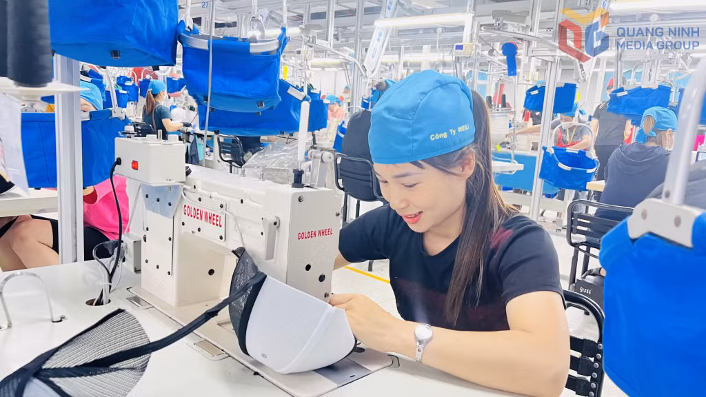 CNLĐ sản xuất tại Công ty TNHH Dệt may Weili Hạ Long.