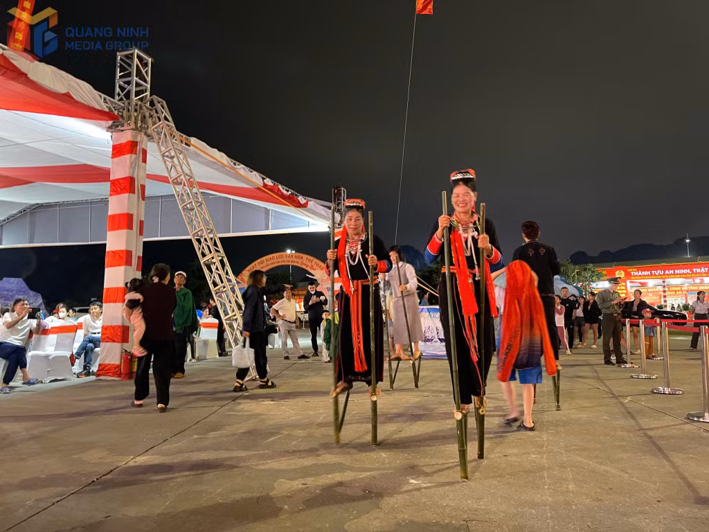Hoạt động đi cà kheo