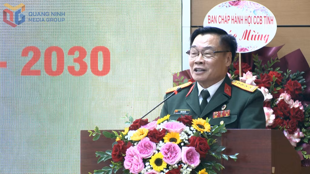 Đại tá Đàm Huy Đắc, Phó Chủ tịch Ủy ban MTTQ tỉnh, Chủ tịch Hội CCB tỉnh, phát biểu chỉ đạo tại đại hội.