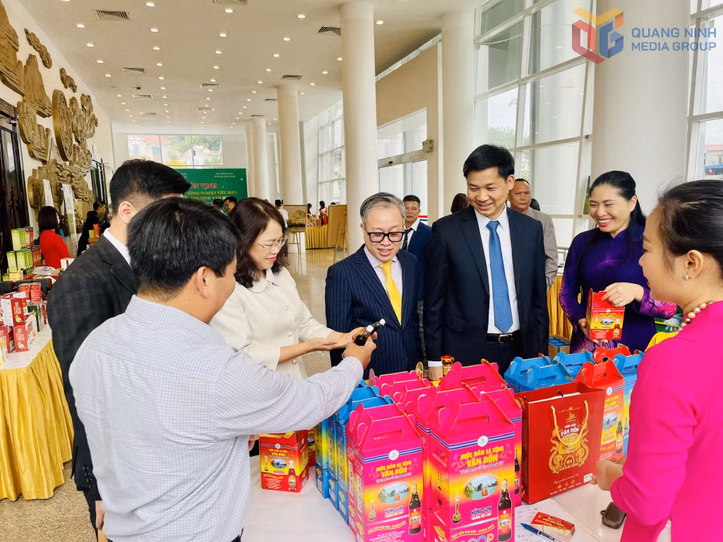Nước mắm sá sùng Vân Đồn - 1 trong 27 sản phẩm nông nghiệp tiêu biểu năm 2025.