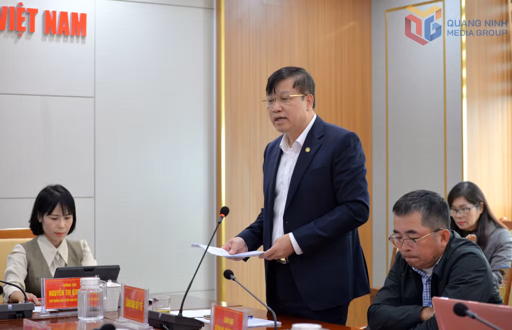 Đại diện lãnh đạo Sở Y tế thông tin nhanh một số vấn đề trọng tâm của ngành tại hội nghị.