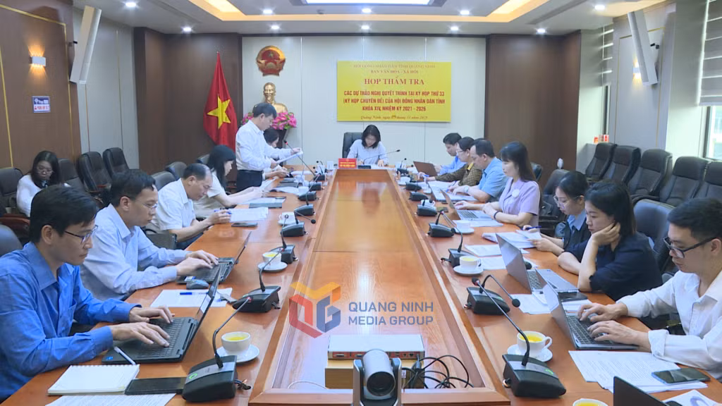Quang cảnh cuộc họp. 