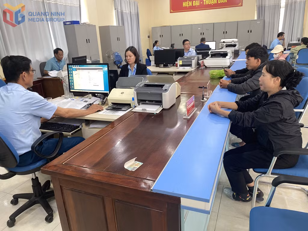Hạ tầng số tạo thuận lợi cho cán bộ xã Ba Chẽ xử lý công việc trên môi trường mạng.