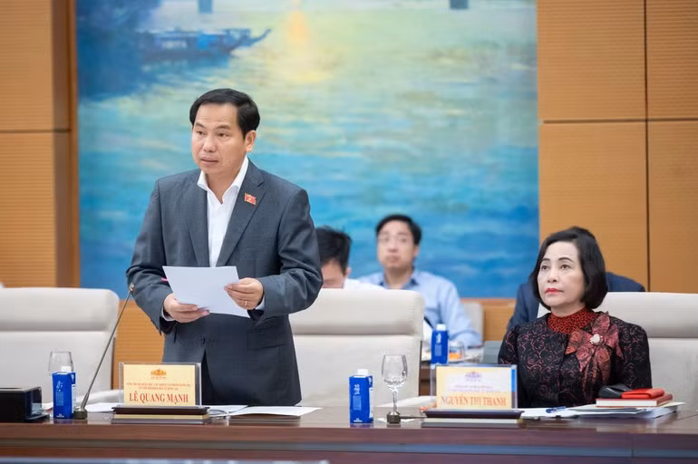 Tổng Thư ký Quốc hội, Chủ nhiệm Văn phòng Quốc hội Lê Quang Mạnh phát biểu tại phiên họp. (Ảnh: DUY LINH)