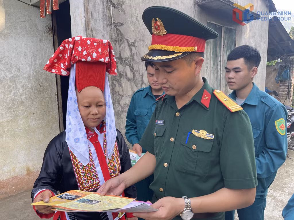 CBCS Ban Chỉ huy PTKV 2 - Bình Liêu tuyên truyền vận động người dân thực hiện đúng chính sách, pháp luật Nhà nước.