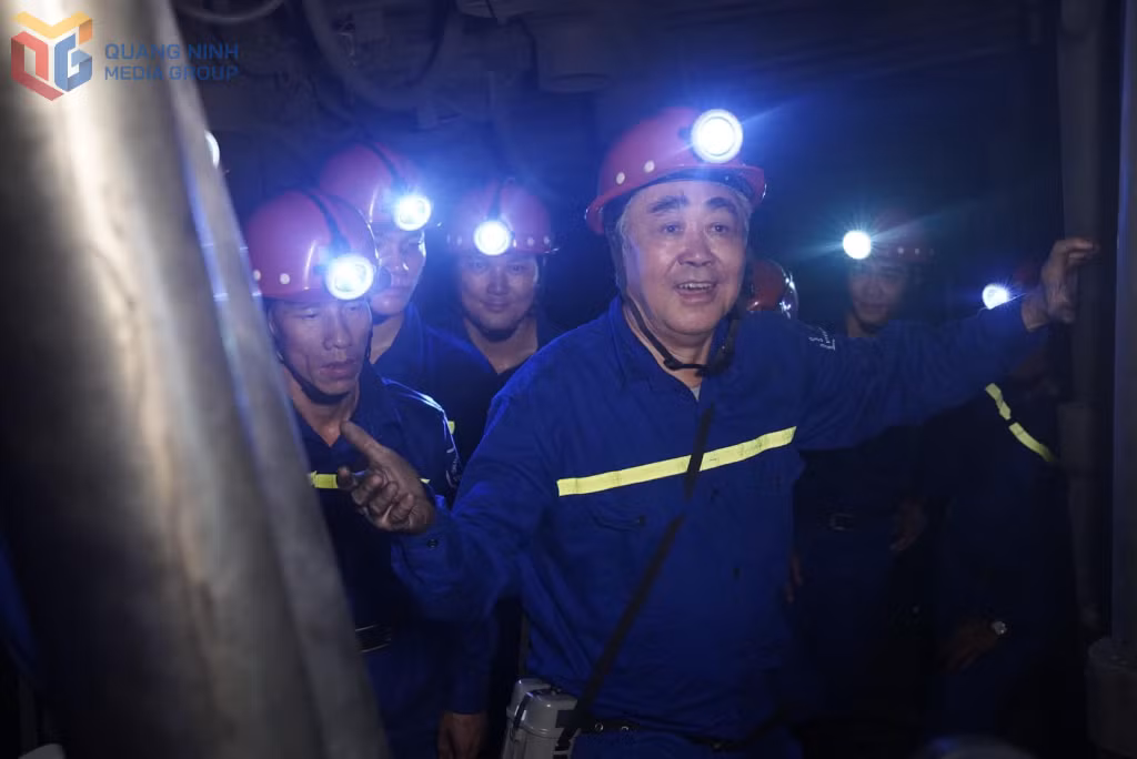 Nghệ sĩ Nhân dân Quang Thọ trong MV ca khúc Tôi là người thợ lò.