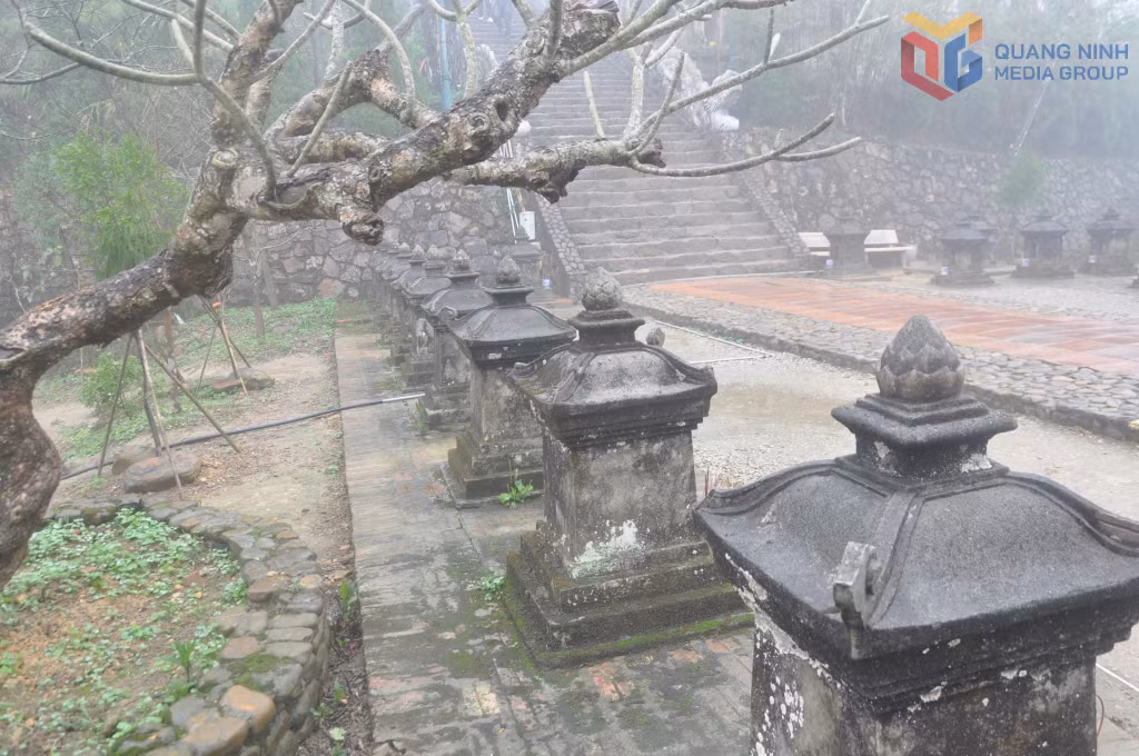Vườn tháp Huệ Quang tại Yên Tử là nơi an nghỉ của nhiều thế hệ thiền sư phái Trúc Lâm.