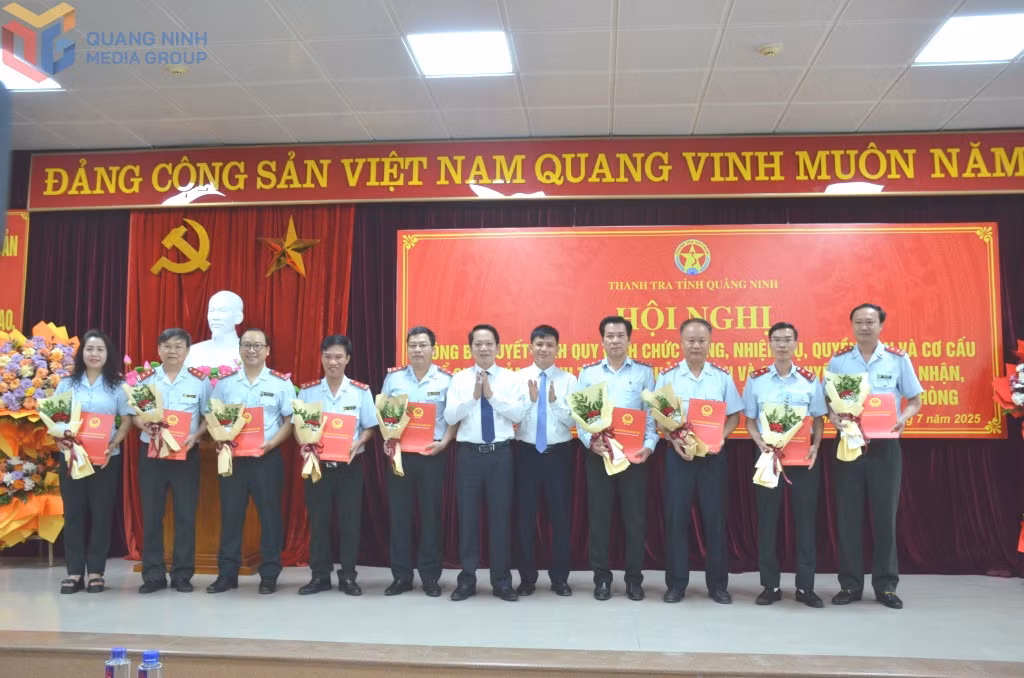 Thanh tra tỉnh công bố quyết định về tổ chức, cán bộ ngày 8/7/2025