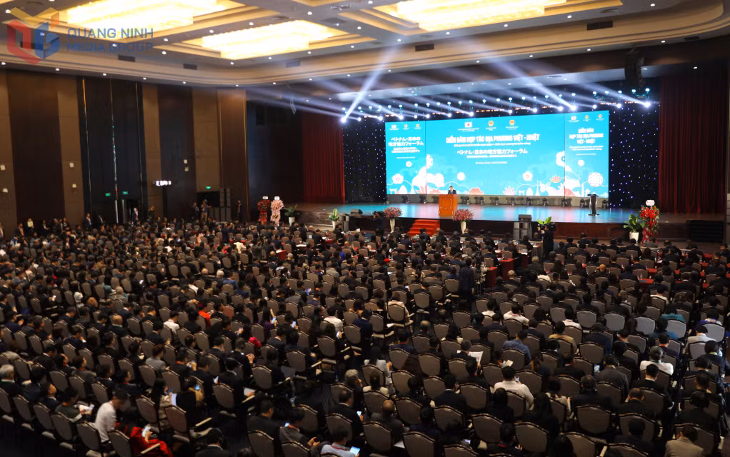 Quang cảnh chương trình khai mạc. 