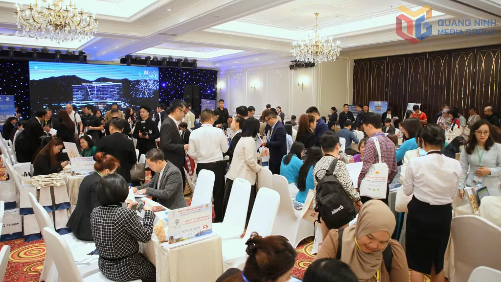 Hàng trăm đơn vị du lịch trong và ngoài nước tham gia hoạt động kết nối giao thương B2B trong khuôn khổ Ngày Lữ hành Việt Nam 2025 được tổ chức tại Quảng Ninh.