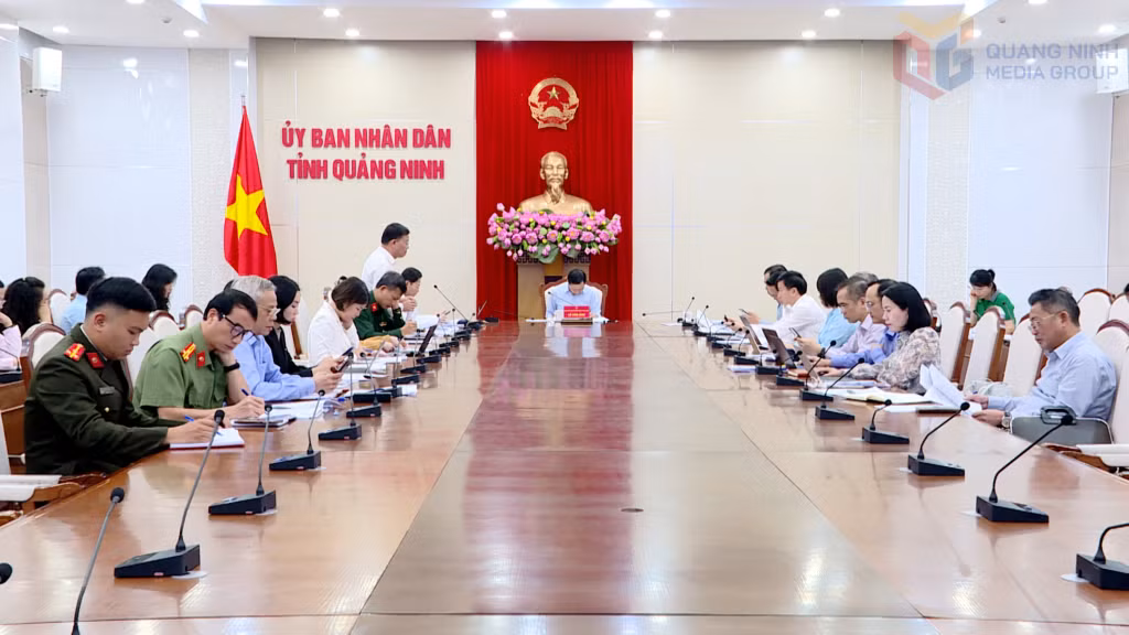 Quang cảnh cuộc họp.