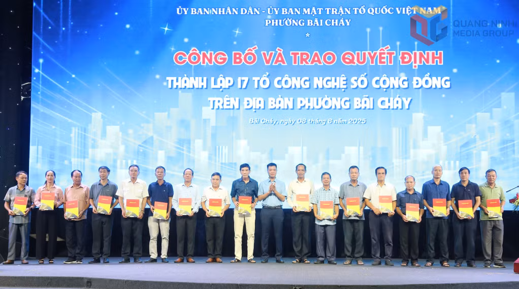 MTTQ phối hợp với UBND phường Bãi Cháy tổ chức Chiến dịch 30 ngày đêm cao điểm triển khai phong trào “Bình dân học vụ số” trên địa bàn.