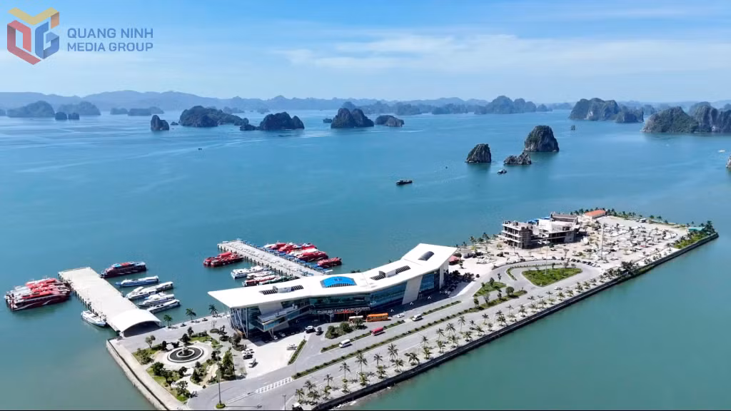 Bến cảng cao cấp Ao Tiên do Công ty TNHH MTV Du lịch Mai Quyền đầu tư.