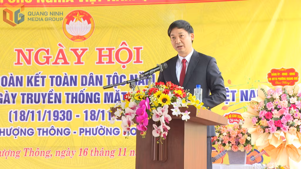 Đồng chí Nguyễn Văn Công, Phó Chủ tịch UBND tỉnh phát biểu tại Ngày hội Đại đoàn kết khu phố Thượng Thông.