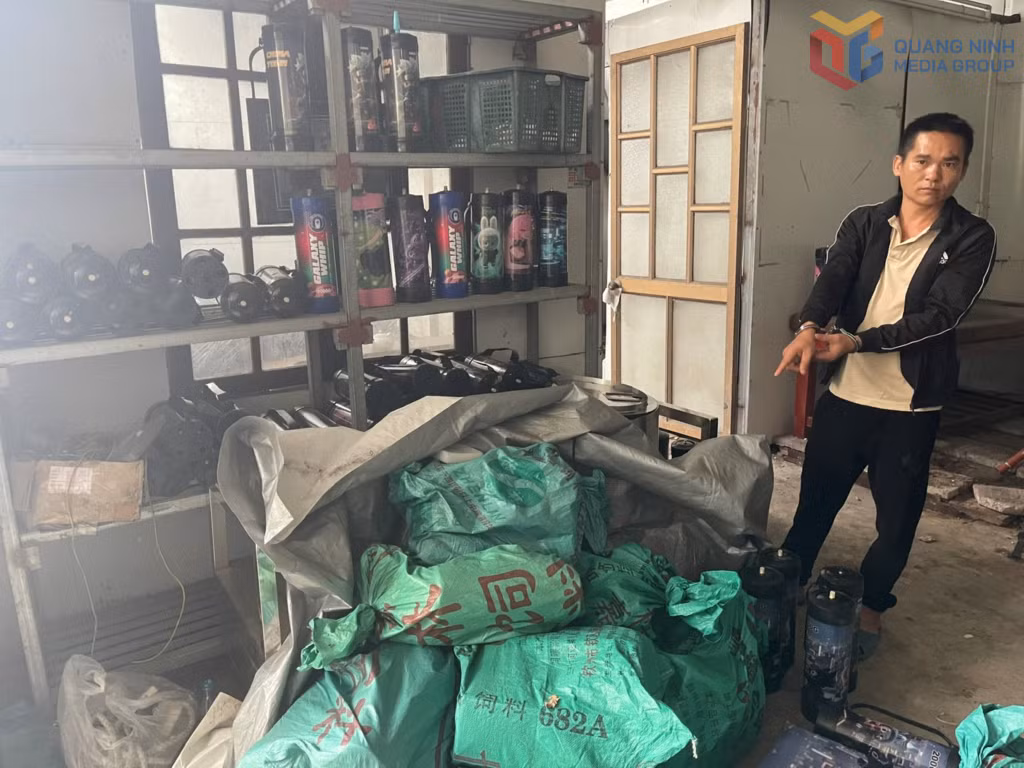 Ngày 2/11/2025, tại khu vực phường Cửa Ông, lực lượng BĐBP tỉnh chủ trì, phối hợp bắt giữ nhóm đối tượng buôn bán, vận chuyển khí cười (N2O) từ khu vực biên giới về nội địa tiêu thụ; thu giữ trên 600 bình khí cười và 4 xe ô-tô.