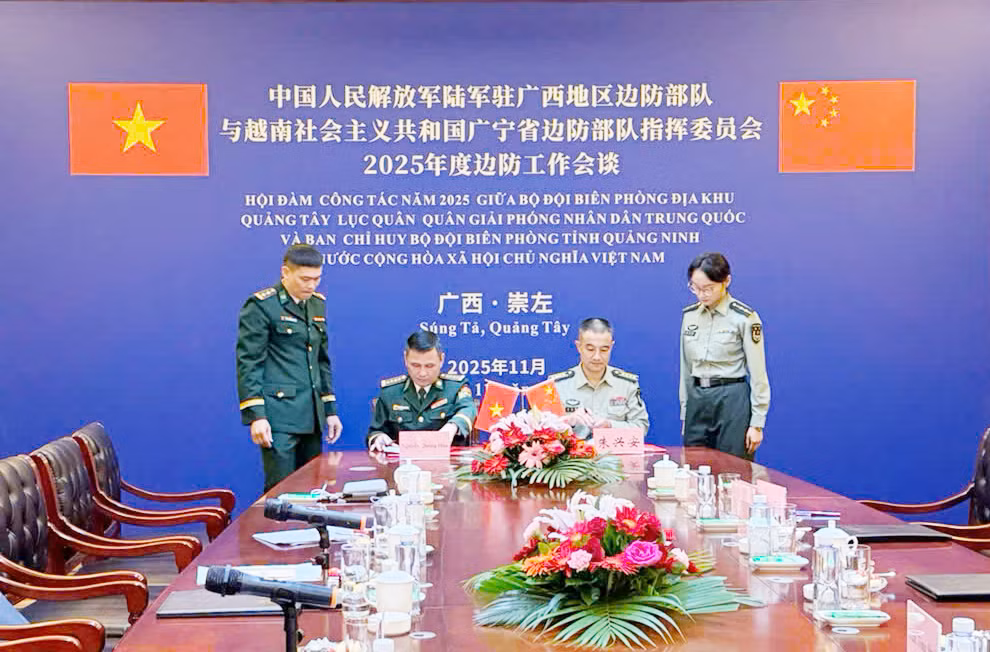 Đoàn công tác BĐBP tỉnh Quảng Ninh và BĐBP địa khu Quảng Tây đã tiến hành ký kết biên bản hội đàm.