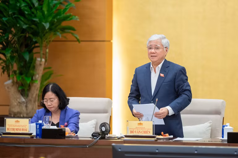 Phó Chủ tịch Quốc hội Đỗ Văn Chiến phát biểu tại phiên họp. (Ảnh: DUY LINH)