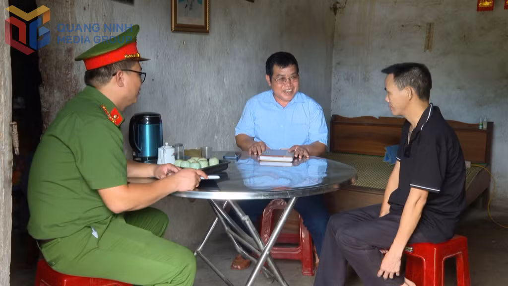 Việc tuyên truyền thường xuyên của những cán bộ như ông Lương Đức Long, Bí thư Chi bộ, Trưởng thôn Pắc Pò, luôn giúp cho người dân nắm bắt được pháp luật một cách tốt nhất.