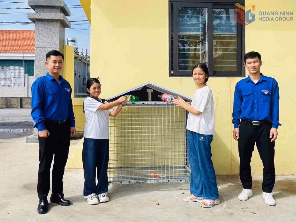 Tuổi trẻ phường Liên Hoà ra mắt mô hình “Biến rác thành tiền” tại Trường TH&amp;THCS Tiền Phong.