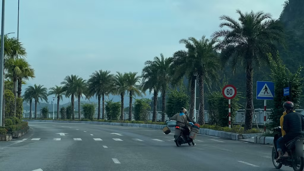 Việc không đội MBH ngoài vi phạm ATGT, còn là hình ảnh xấu cần phải lên án mạnh mẽ (Ảnh chụp ngày 6/11/2025).