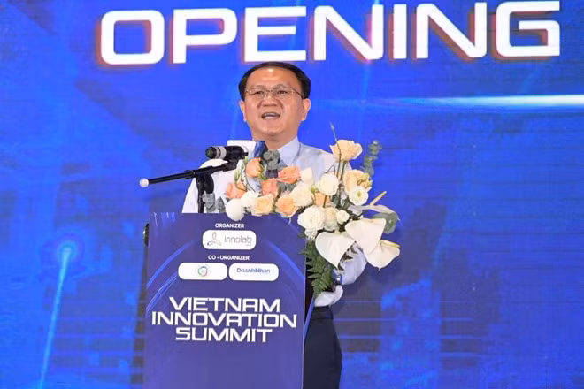 Ông Lâm Đình Thắng - Giám đốc Sở Khoa học và Công nghệ TPHCM - phát biểu tại Hội nghị thượng đỉnh Đổi mới sáng tạo Việt Nam 2025. Ảnh: Mai Khanh