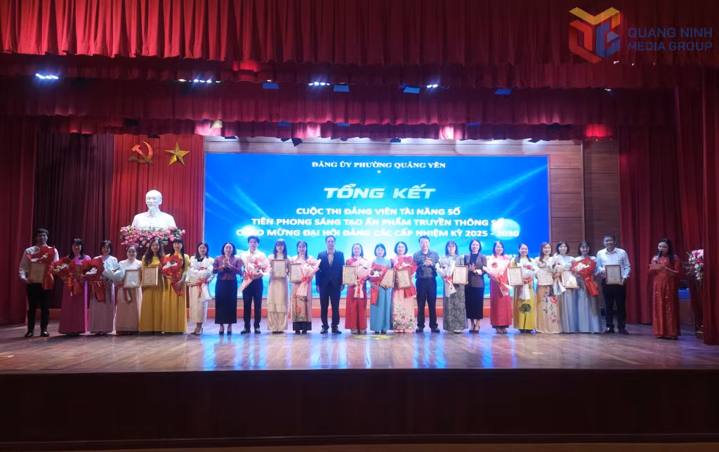 Ban Tổ chức trao giải