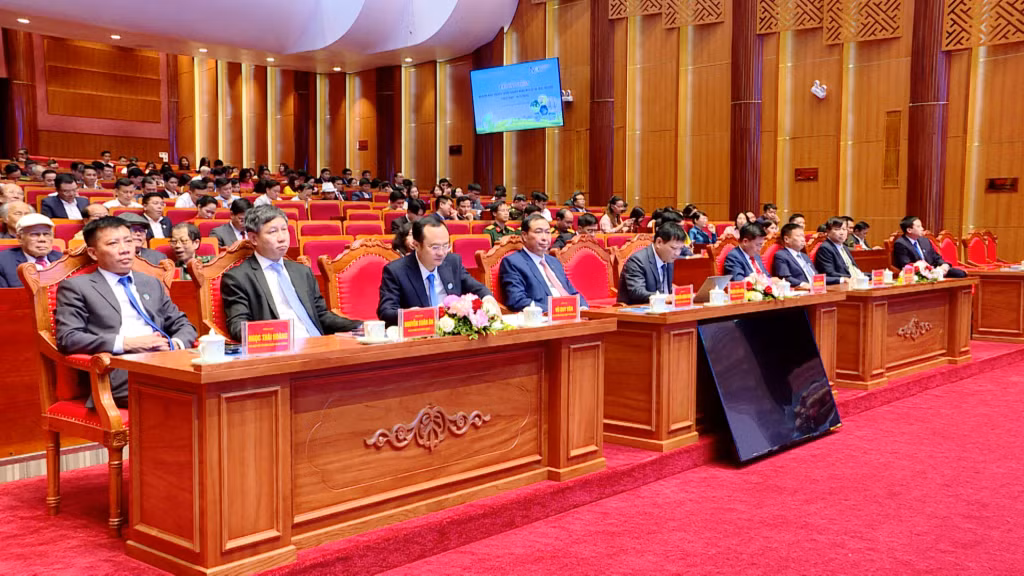 Các đại biểu dự Lễ kỷ niệm 80 năm ngày truyền thống ngành Nông nghiệp&Môi trường tỉnh Quảng Ninh.
