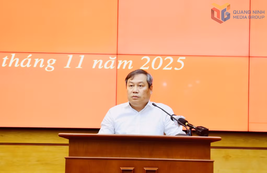 Đồng chí Vũ Đại Thắng, Ủy viên Trung ương Đảng, Bí thư Tỉnh ủy, Trưởng Đoàn ĐBQH tỉnh, phát biểu chỉ đạo tại hội nghị.