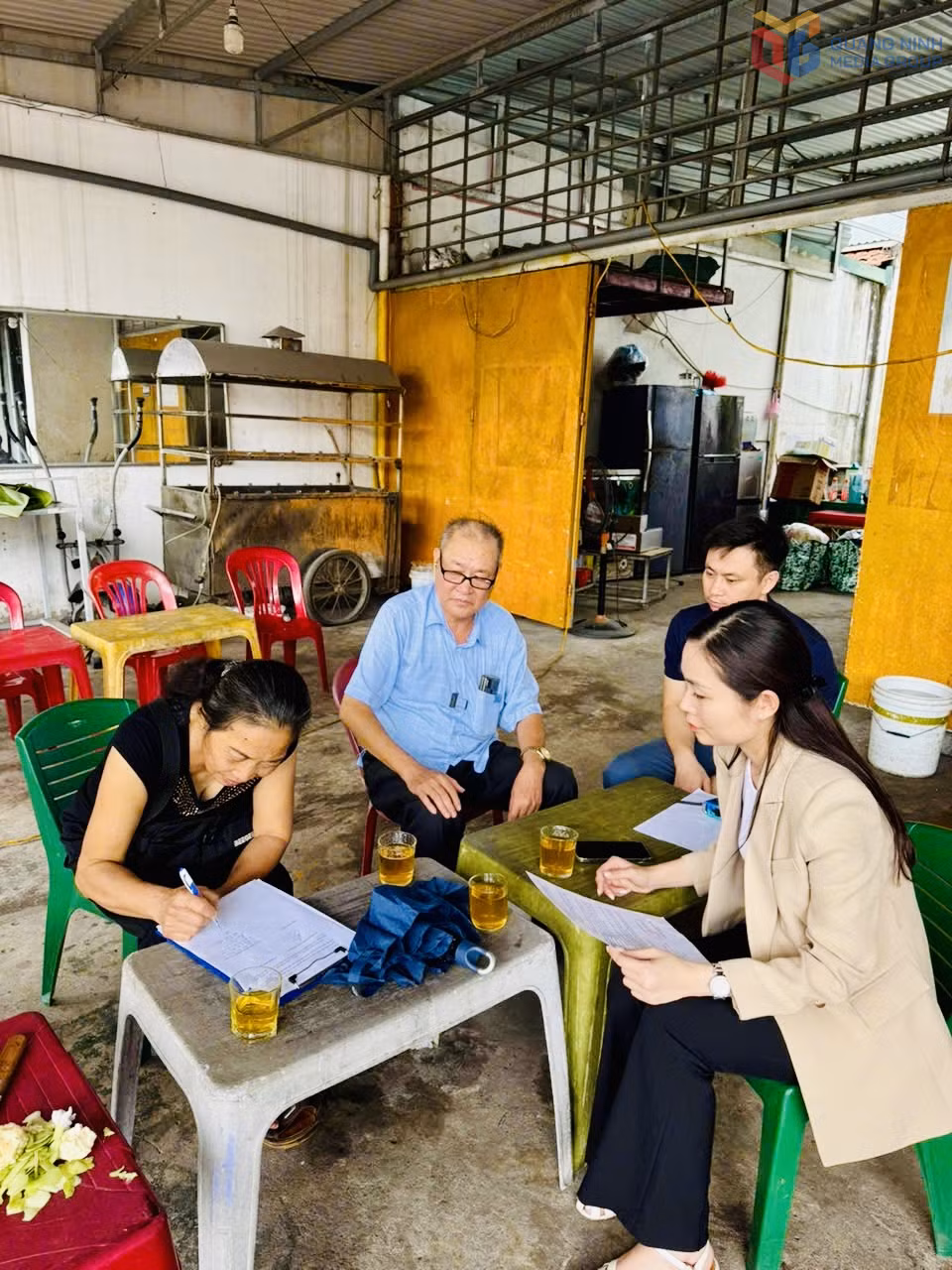 Hộ dân khu Cao Thắng 9 (phường Hà Lầm) viết đơn tự nguyện hiến đất để phường triển khai dự án chống ngập lụt và mở rộng tuyến đường.