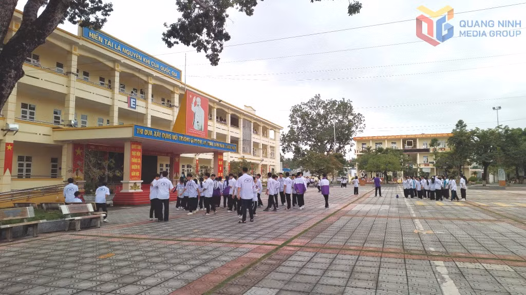 Trường THPT Uông Bí được xây dựng khang trang.