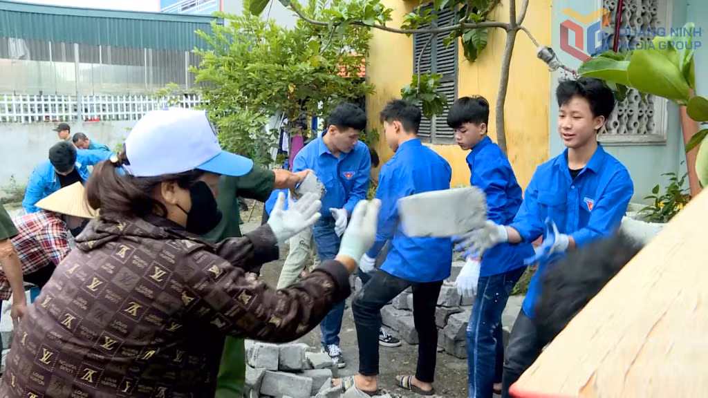 Gần 100 ngày công được nhân dân phường ủng hộ để xây dựng ngõ 342, tuyến đường Mạc Đăng Dung, khu phố cây số 11, phường Đông Mai.