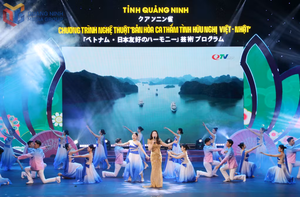 Ca khúc "Quảng Ninh khát vọng vươn cao" như lời chào đón bạn bè bốn phương đến với vùng đất Quảng Ninh tươi đẹp, thân thiện, hiện đại và giàu bản sắc văn hóa.