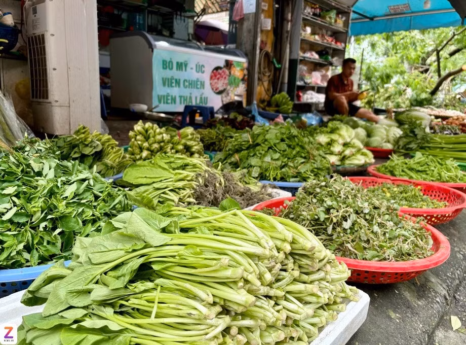 Giá rau xanh tại nhiều chợ dân sinh tăng đột biến. Ảnh minh họa: Thủy Tiên.