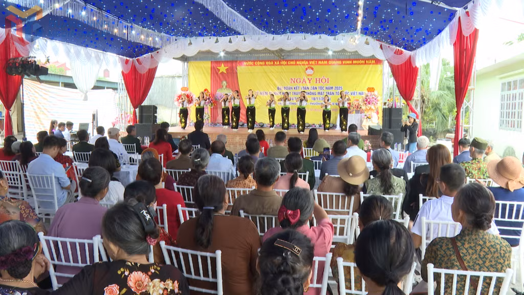 Tiết mục văn nghệ tại Ngày hội.