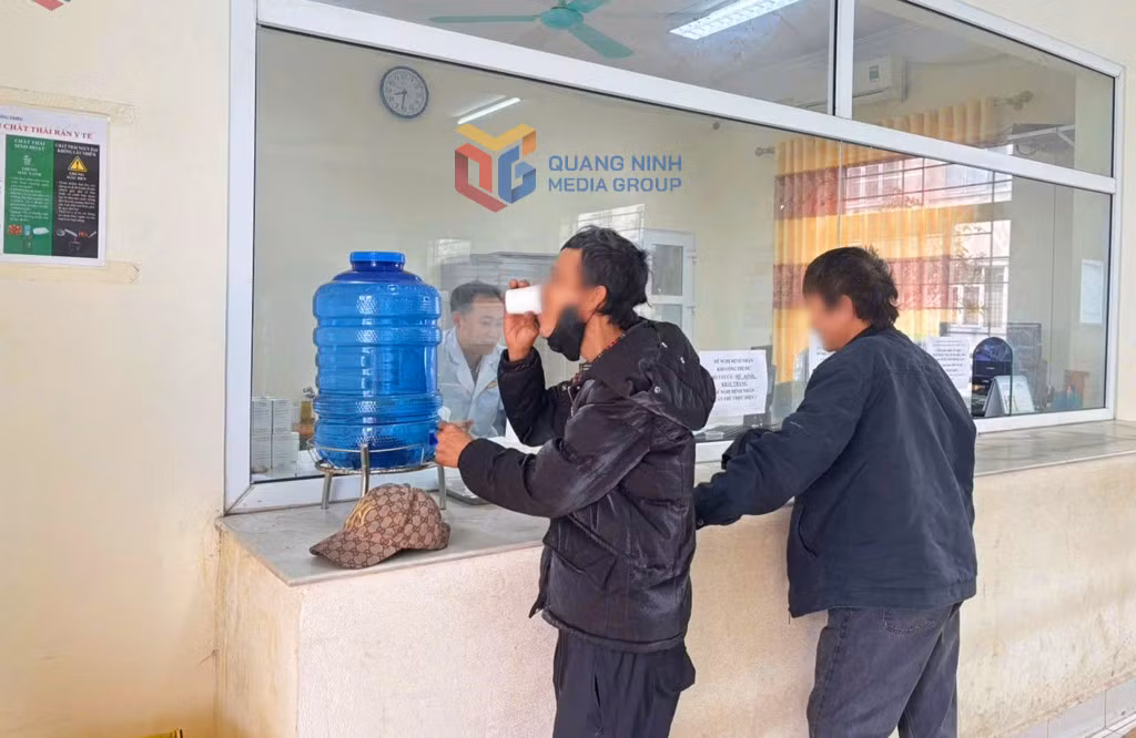 Người bệnh đến điều trị tại Cơ sở điều trị Methadone (Trạm Y tế phường Đông Triều).