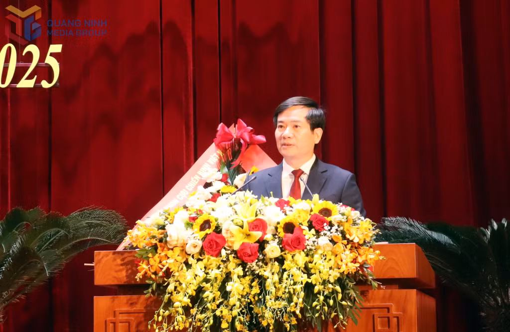 Đồng chí Vũ Quyết Tiến, Phó Bí thư Tỉnh ủy, Chủ tịch UBMTTQ Việt Nam tỉnh Quảng Ninh phát biểu chỉ đạo tại Đại hội.
