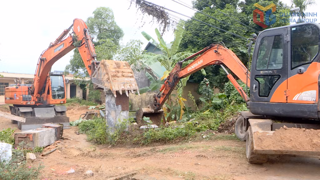 Ngay sau lễ phát động, phường Bình Khê đã tổ chức thi công Nâng cấp khuôn viên, cây xanh, khu vui chơi thể thao khu Tràng Bảng 1.