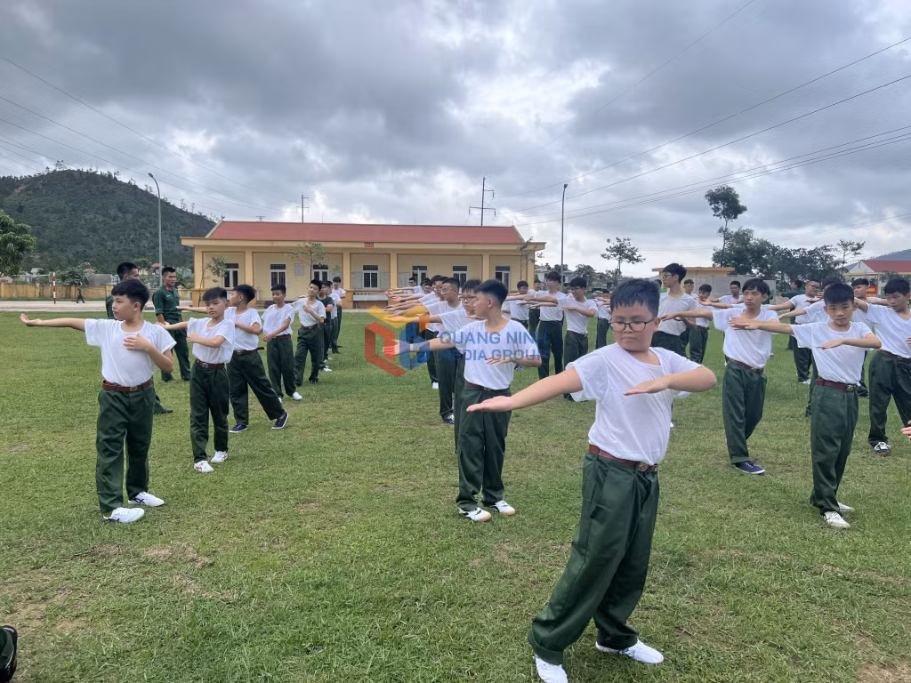 Mô hình "Học kỳ trong Quân đội" thu hút sự tham gia của đông đảo thanh, thiếu nhi.